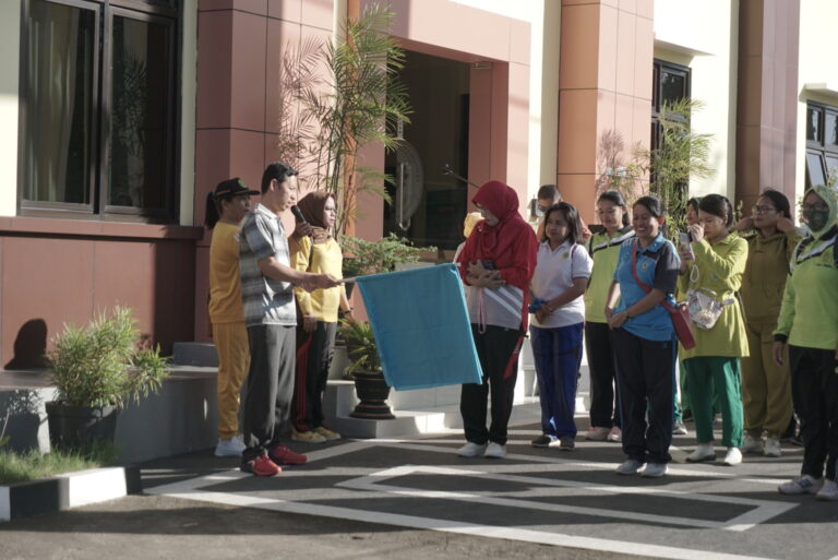 Read more about the article JALAN SEHAT DALAM RANGKA MEMPERINGATI HUT DHARMAYUKTI KARINI KE-20