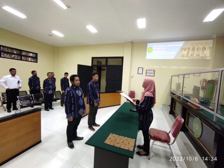 Read more about the article SELURUH PEGAWAI DI LINGKUNGAN PENGADILAN AGAMA LARANTUKA MENGIKUTI SERANGKAIAN ACARA PENGUCAPAN DAN PENANDATANGANAN PAKTA INTEGRITAS