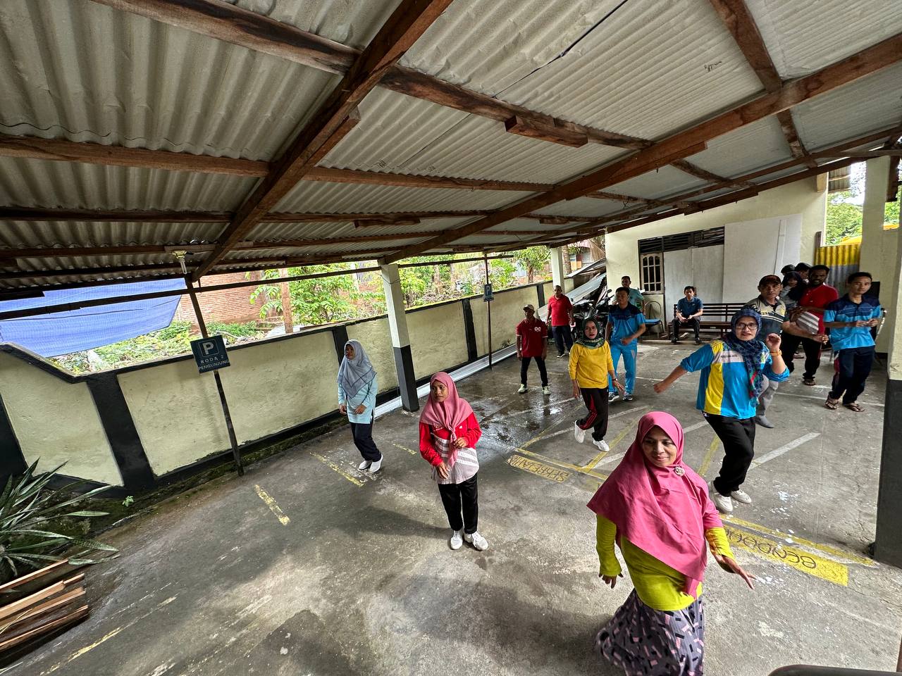 You are currently viewing DEMI MENJAGA KEBUGARAN DAN KESEHATAN SELURUH WARGA PENGADILAN AGAMA LARANTUKA MELAKSANAKAN SENAM PAGI
