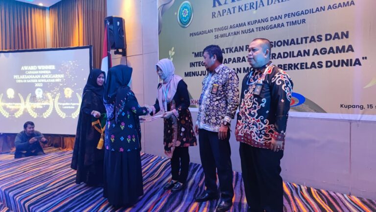 Read more about the article PENGADILAN AGAMA LARANTUKA MERAIH TIGA PENGHARGAAN DALAM KEGIATAN RAPAT KERJA DAERAH PENGADILAN TINGGI AGAMA KUPANG TAHUN 2023