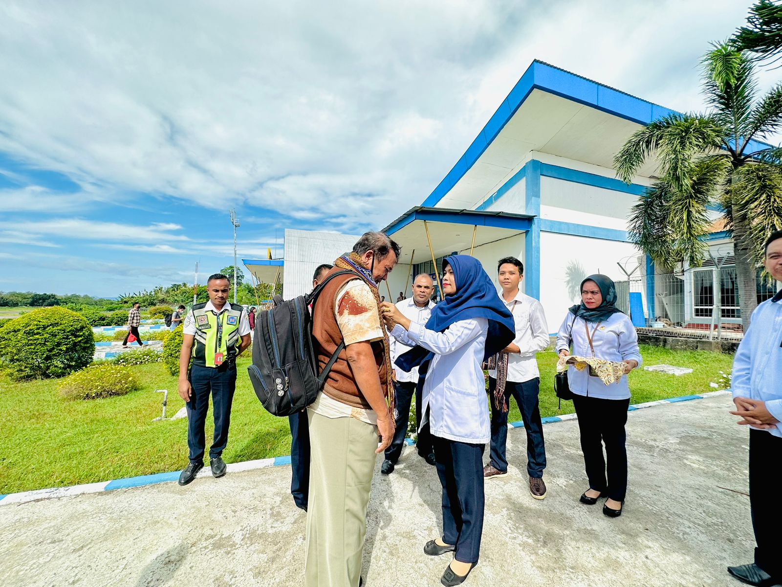 You are currently viewing KEDATANGAN YM KETUA PENGADILAN TINGGI AGAMA KUPANG BESERTA PANITERA PENGADILAN TINGGI AGAMA KUPANG  KE PENGADILAN AGAMA LARANTUKA