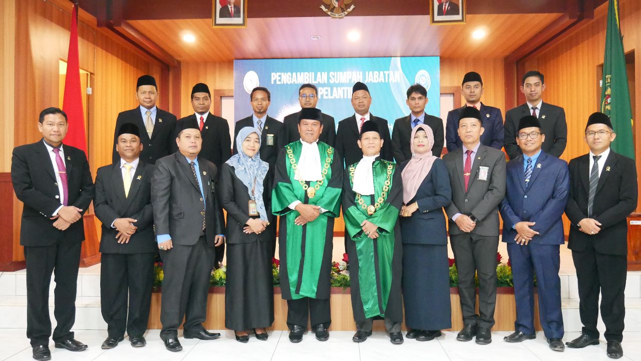 You are currently viewing KETUA PENGADILAN AGAMA LARANTUKA MENGHADIRI PROSESI PELANTIKAN DAN PENGAMBILAN SUMPAH JABATAN WAKIL KETUA PENGADILAN TINGGI AGAMA KUPANG