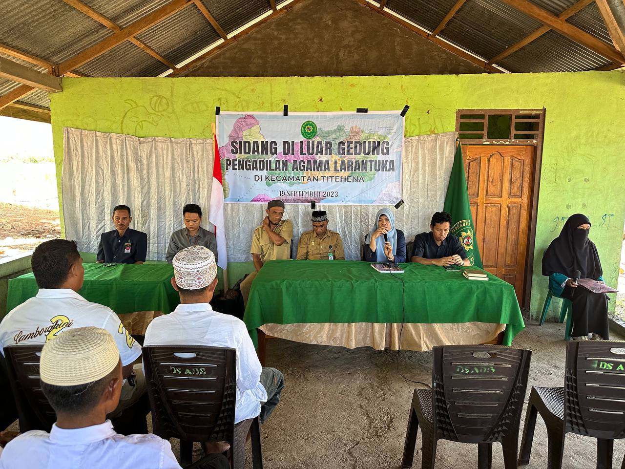 You are currently viewing PENGADILAN AGAMA LARANTUKA KEMBALI MELAKSANAKAN SIDANG DI LUAR GEDUNG BERTEMPAT DI DESA ADABANG, KECAMATAN TITEHENA, KABUPATEN FLORES TIMUR