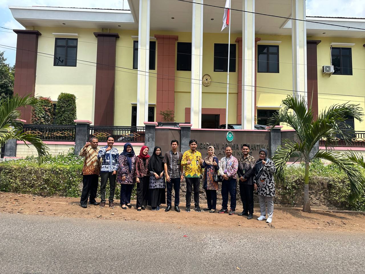You are currently viewing KUNJUNGAN KOMISI YUDISIAL REPUBLIK INDONESIA KE PENGADILAN AGAMA LARANTUKA