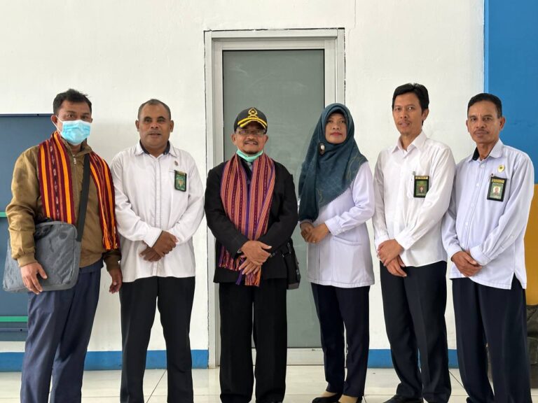 Read more about the article HAKIM TINGGI PENGAWAS PENGADILAN TINGGI AGAMA KUPANG BERKUNJUNG KE PENGADILAN AGAMA LARANTUKA DALAM RANGKA PENGAWASAN DAN PEMBINAAN