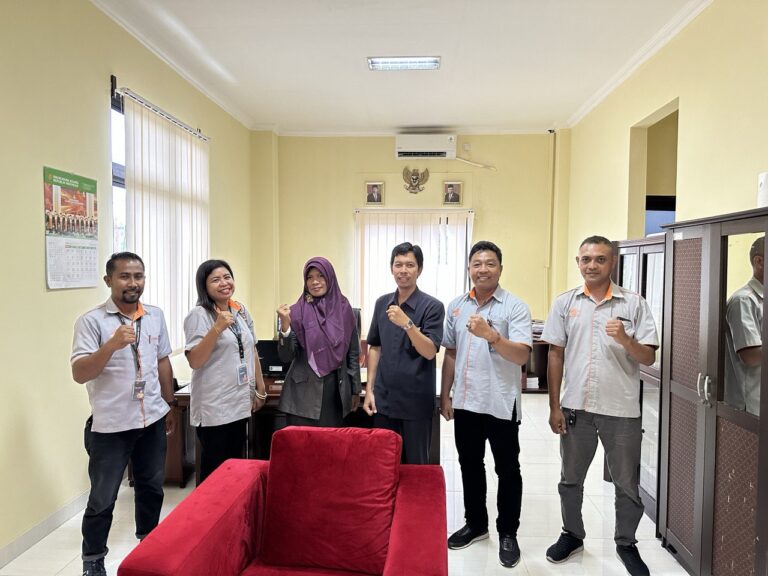 Read more about the article KUNJUNGAN SILATURAHMI KEPALA CABANG PT POS MAUMERE KE PENGADILAN AGAMA LARANTUKA 