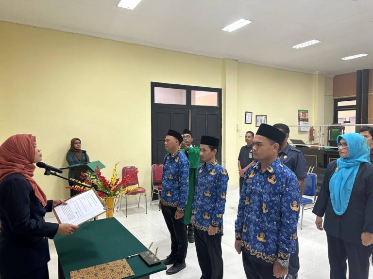 Read more about the article PELANTIKAN DAN PENGAMBILAN SUMPAH PEGAWAI NEGERI SIPIL DI PENGADILAN AGAMA LARANTUKA