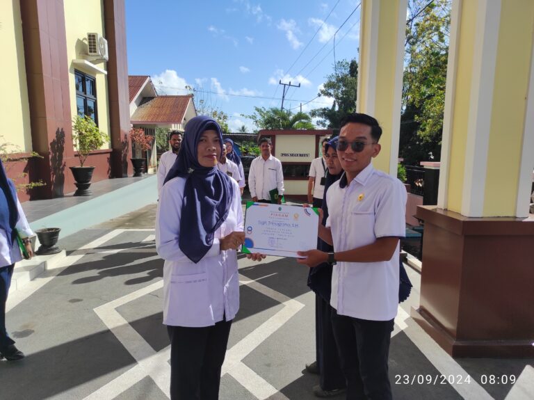 Read more about the article Pemberian Penghargaan Pegawai PNS dan PPNPN Terbaik Semester I Tahun 2024 Pengadilan Agama Larantuka