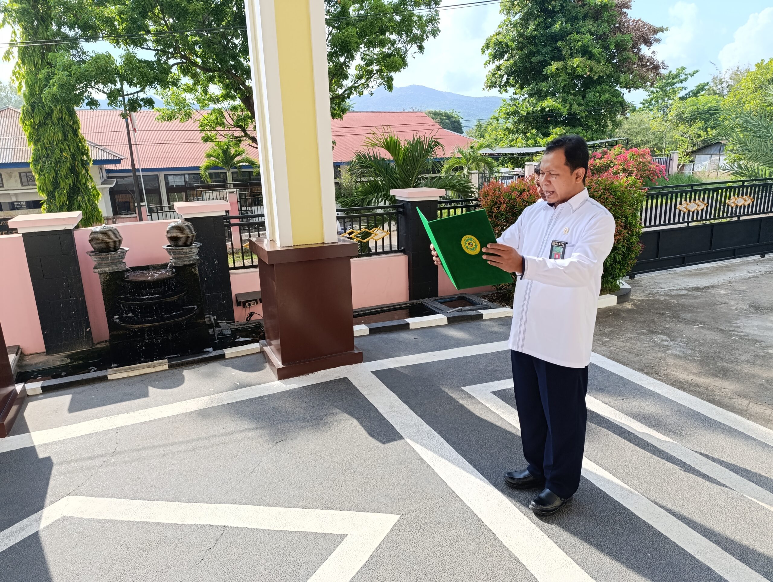 You are currently viewing Semangat Baru di Senin Pagi: Apel Pagi Pengadilan Agama Larantuka