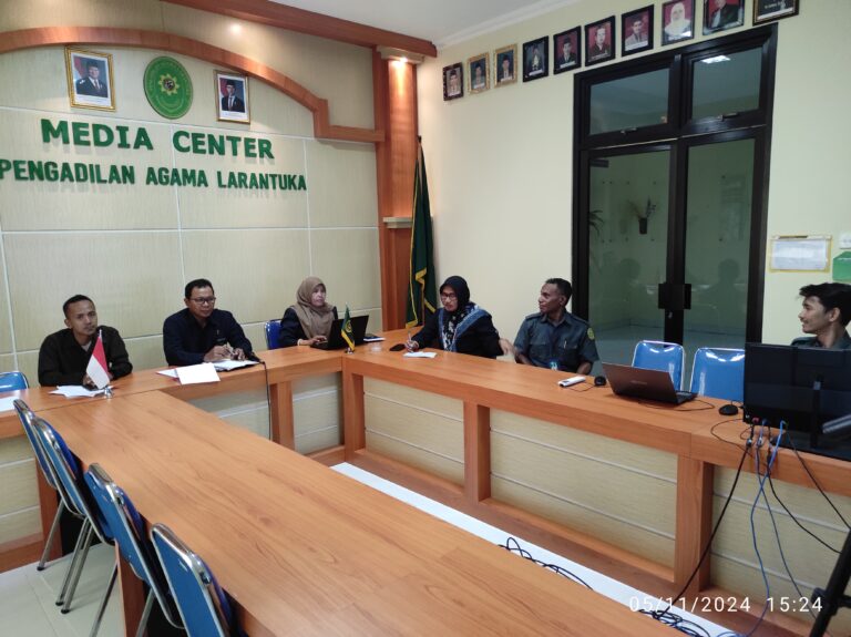 Read more about the article Rapat Monitoring dan Evaluasi Kepaniteraan Pengadilan Agama Larantuka Bahas Progress Kinerja