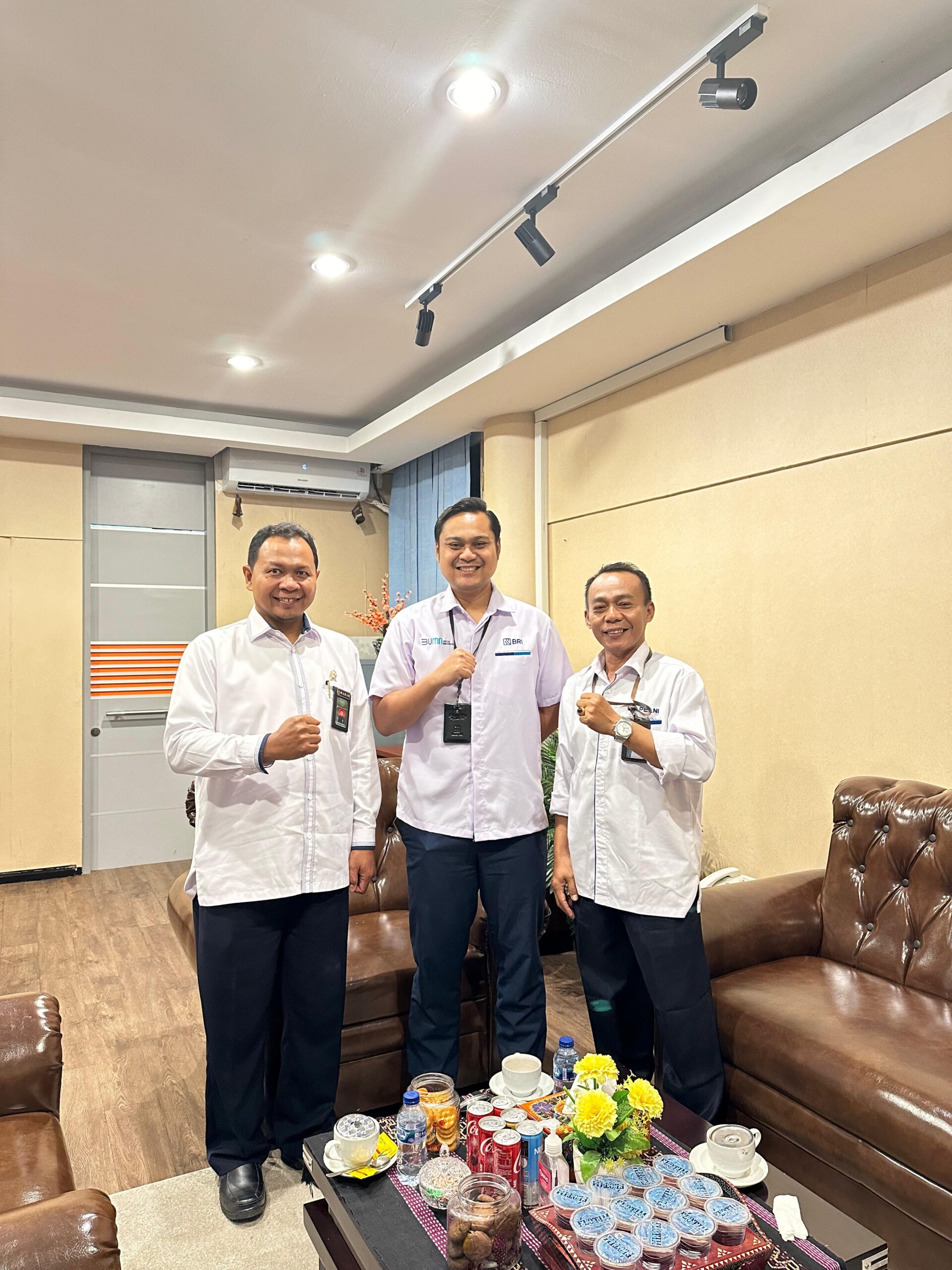 You are currently viewing Kunjungan Ketua Pengadilan Agama Larantuka ke Bank BRI Cabang Larantuka