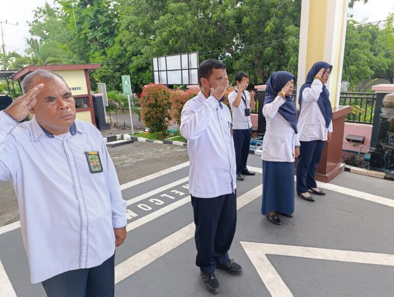 Read more about the article Apel Pagi di Pengadilan Agama Larantuka: Komitmen dan Disiplin Menuju Pelayanan Prima