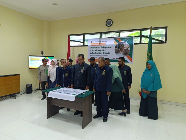 Read more about the article Wujud Nyata Komitmen: : Pengadilan Agama Larantuka Selenggarakan Penandatanganan Maklumat Pelayanan, Pakta Integritas, dan Perjanjian Kinerja Tahun 2025