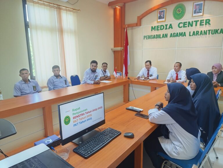Read more about the article Langkah Strategis Awal Tahun: Pengadilan Agama Larantuka Gelar Rapat Penyusunan Renstra, Rencana Kerja dan Perjanjian Kinerja 2025