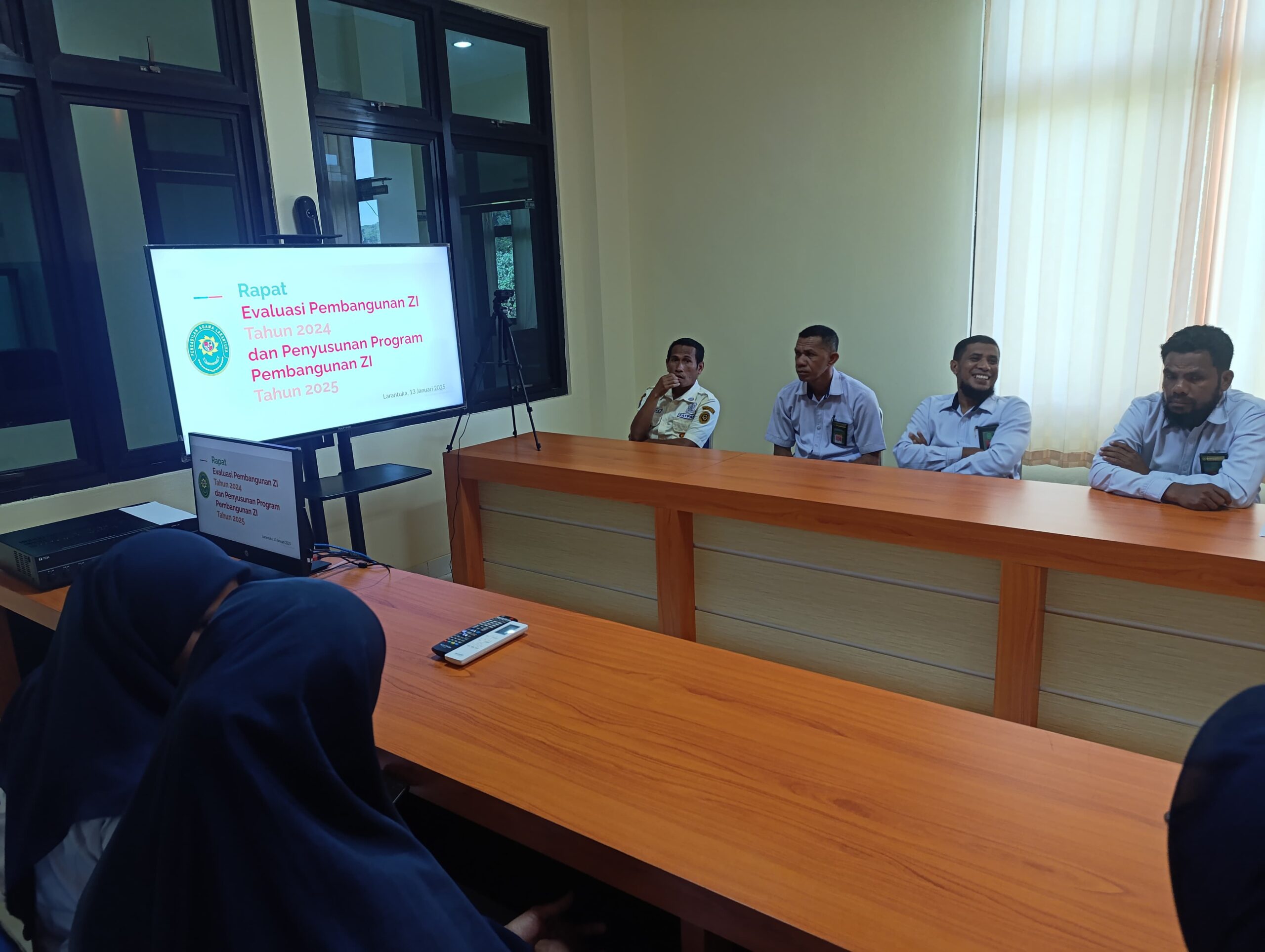 You are currently viewing Pengadilan Agama Larantuka Gelar Rapat Evaluasi dan Penyusunan Program Pembangunan ZI Tahun 2025