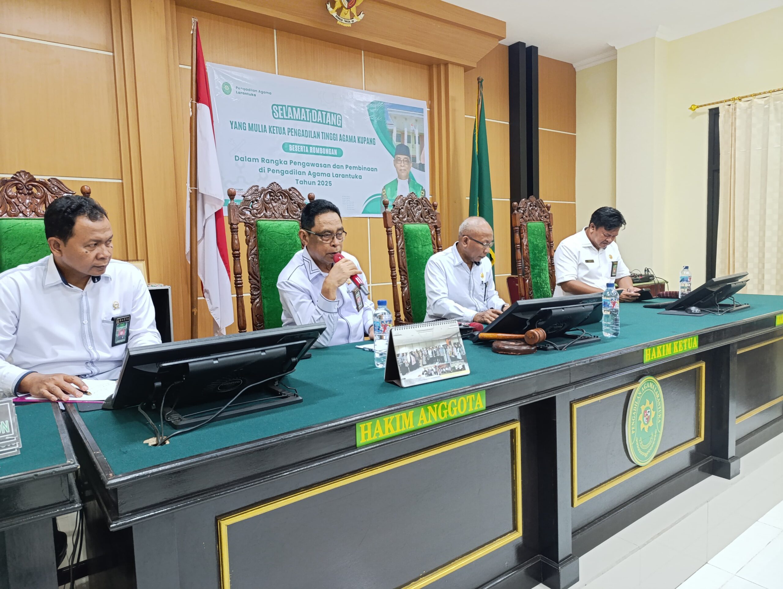 You are currently viewing Pengadilan Agama Larantuka Sambut Hangat Kunjungan Yang Mulia Ketua Pengadilan Tinggi Agama Kupang dalam Rangka Pengawasan dan Pembinaan