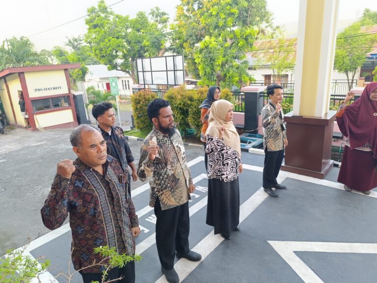 Read more about the article Apel Sore Pengadilan Agama Larantuka: Penutup Pekan dengan Semangat dan Komitmen Kinerja