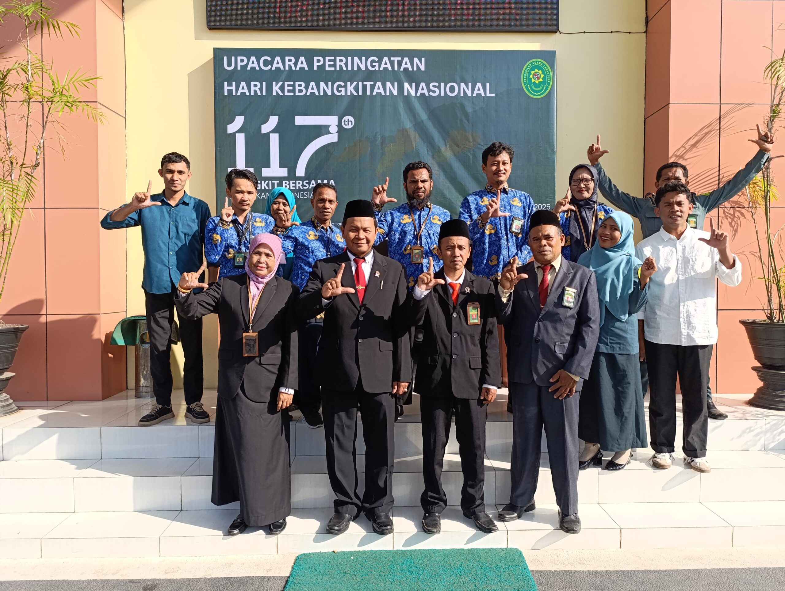 You are currently viewing Peringati Hari Kebangkitan Nasional ke-117, PA Larantuka Gelar Upacara dengan Semangat “Bangkit Bersama, Wujudkan Indonesia Kuat”