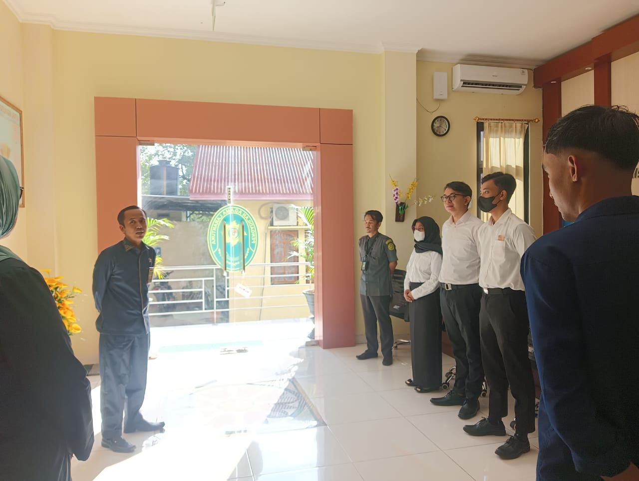 You are currently viewing Bangun Kepercayaan Lewat Pelayanan Sepenuh Hati: YM Wakil Ketua PA Larantuka Tekankan Integritas dan Profesionalisme