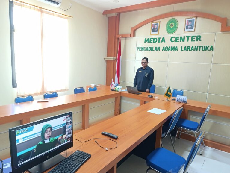 Read more about the article Ketua Pengadilan Agama Larantuka Mengikuti Kegiatan Pengambilan Sumpah Jabatan dan Pelantikan Wakil Ketua Pengadilan Tinggi Agama Kupang Secara Daring