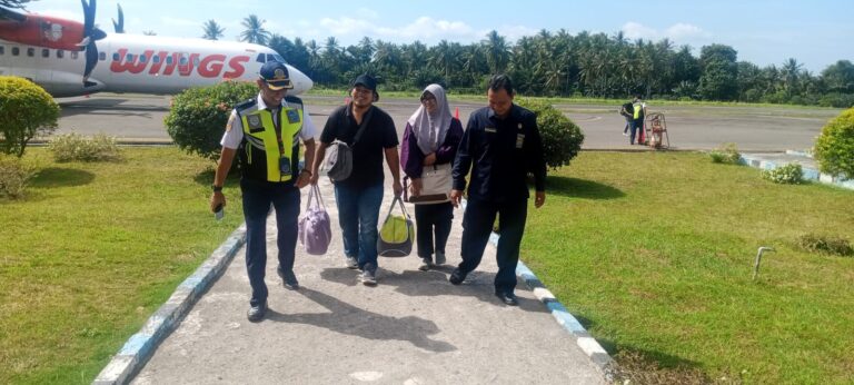 Read more about the article Sambut Hangat Sang Hakim Baru, Ketua PA Larantuka Jemput Langsung di Bandara Gewayantana