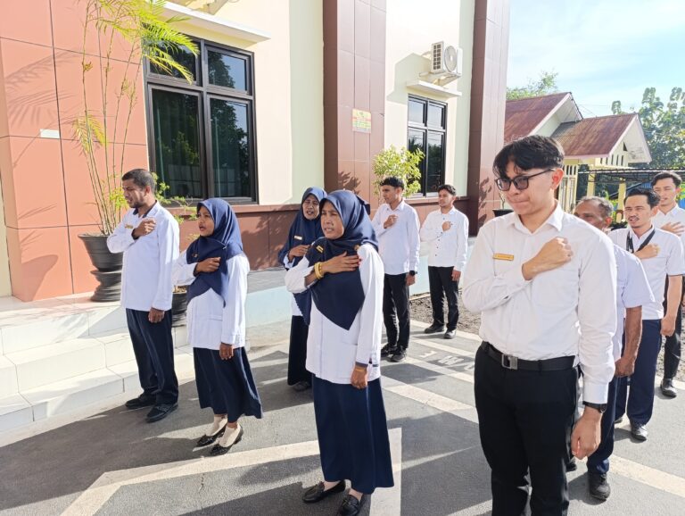 Read more about the article TEGUHKAN DISIPLIN DAN SEMANGAT LAYANAN, PENGADILAN AGAMA LARANTUKA GELAR APEL PAGI USAI LIBUR