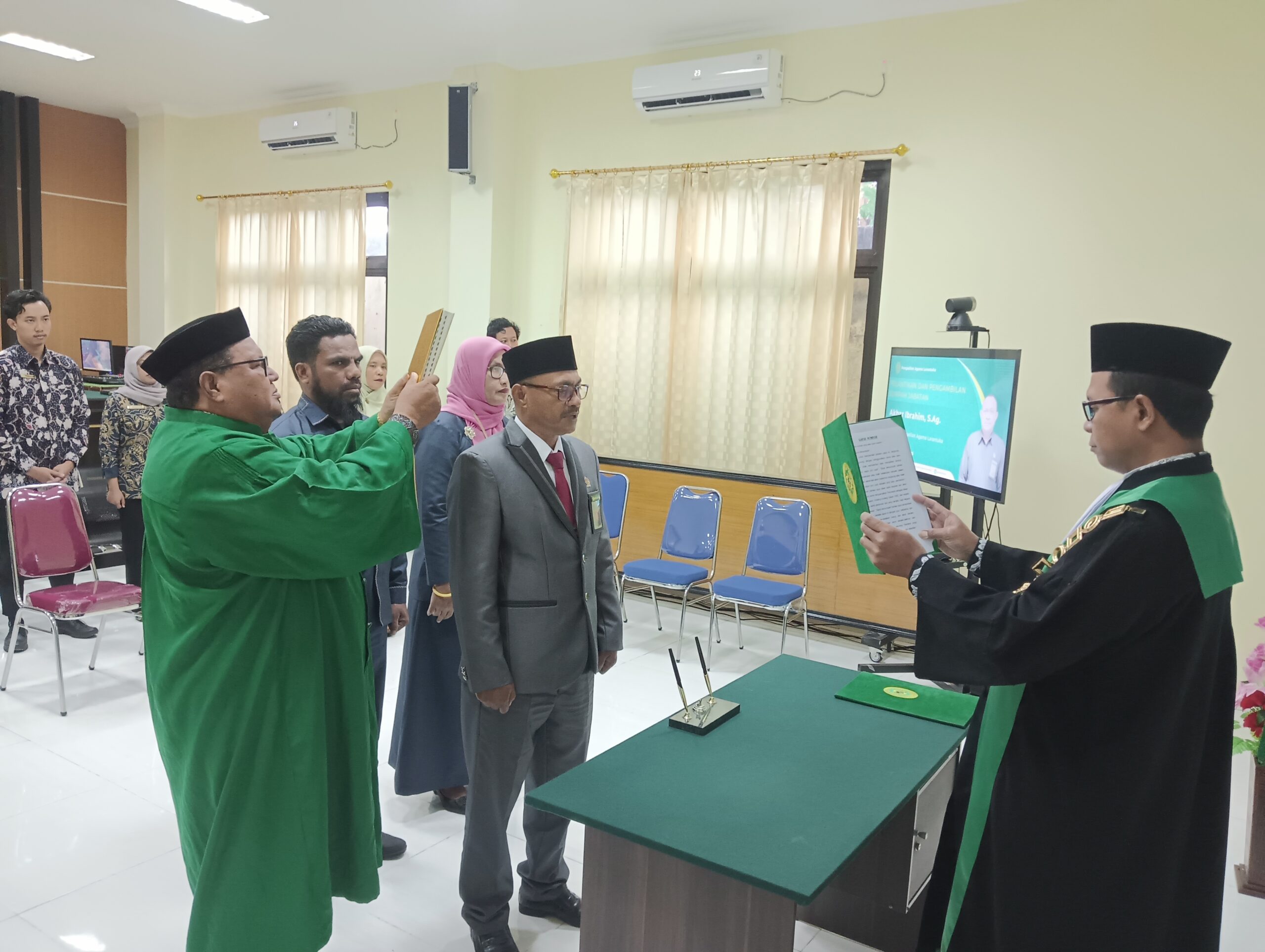 You are currently viewing Panitera Baru, Semangat Baru — Akbar Ibrahim Siap Memberikan Kontribusi Nyata Bagi Pengadilan Agama Larantuka.