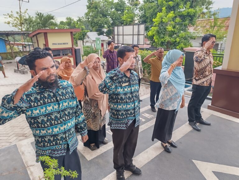 Read more about the article Apel Sore Hari Jumat: Peneguhan Disiplin dan Evaluasi Kinerja Aparatur PA Larantuka di Penghujung Pekan