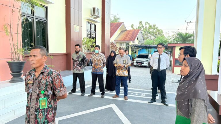 Read more about the article Apel Sore di Pengadilan Agama Larantuka: Dorongan Optimalisasi Kinerja dan Semarak Peringatan HUT ke-80 RI dan Mahkamah Agung