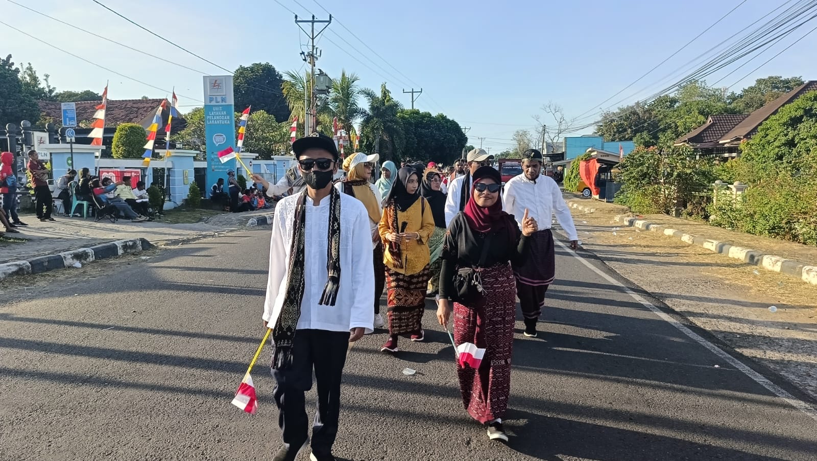 You are currently viewing Semarak HUT RI ke-80, PA Larantuka Tampil Anggun dengan Adat Nagekeo dan Bagikan Edukasi Peradilan