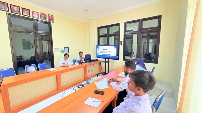 Read more about the article PA Larantuka Gelar Rapat Monev Zona Integritas: Perkuat Komitmen Menuju WBK/WBBM