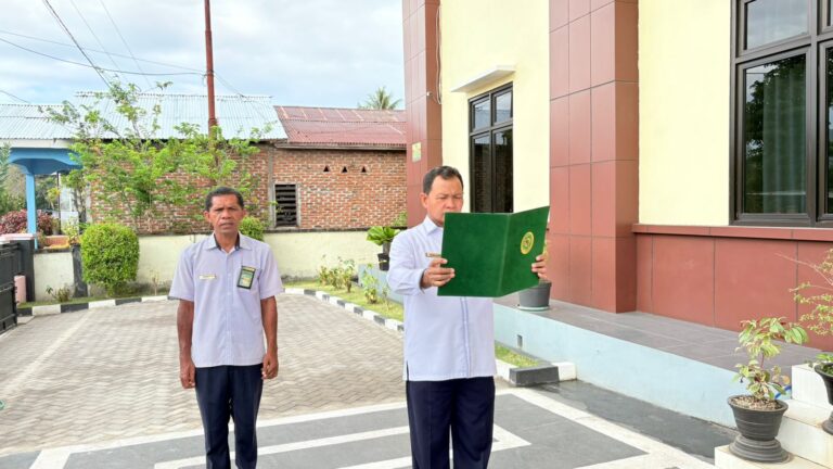 Read more about the article PA Larantuka Tekankan Kesehatan dan Inovasi Layanan Publik dalam Apel Senin Pagi