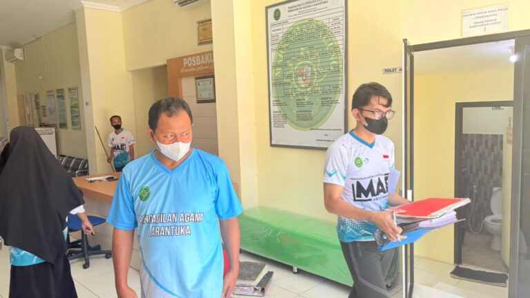 Read more about the article Kerja Bakti Bersama: Wujud Nyata Kepedulian dan Kebersamaan ASN PA Larantuka