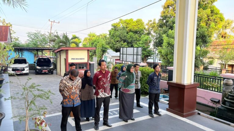 Read more about the article Jaga Kebersihan, Cermin Integritas ASN PA Larantuka