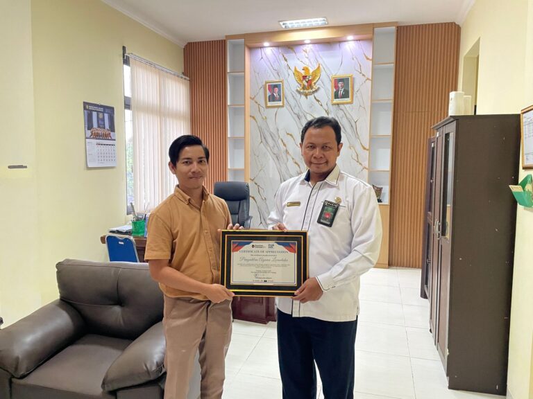 Read more about the article PA Larantuka Terima Penghargaan Kerja Sama Prima dari Pos Indonesia
