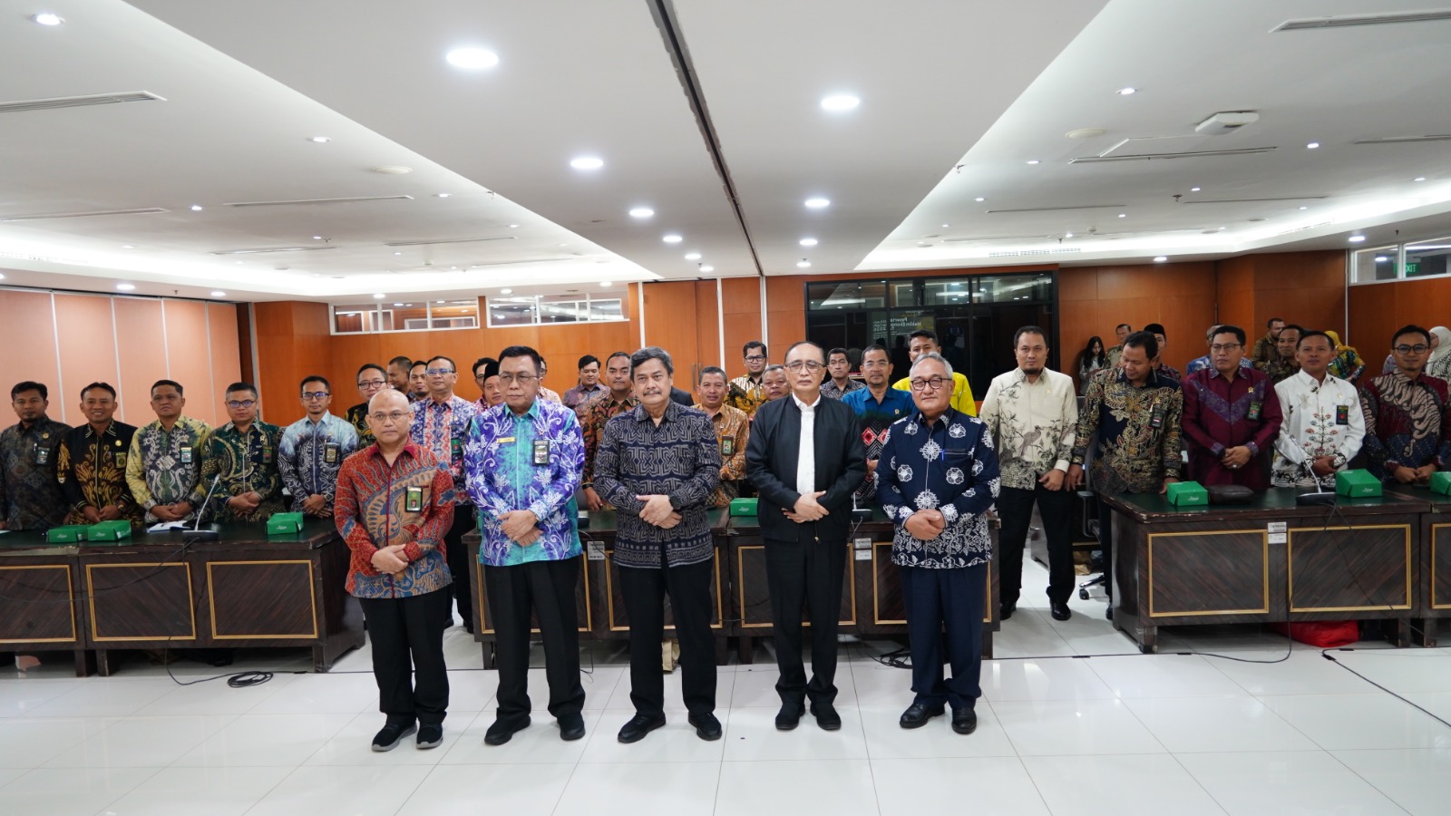 You are currently viewing Ketua PA Larantuka Wakili PTA Kupang di Pembekalan Hakim Ekonomi Syariah, Dapat Arahan Khusus dari Pimpinan MA RI