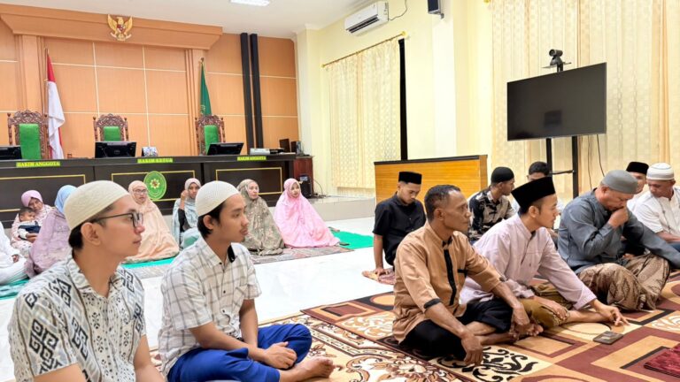Read more about the article Pererat Silaturahmi Ramadan, PA Larantuka Gelar Arisan, Buka Puasa, dan Tarawih Bersama