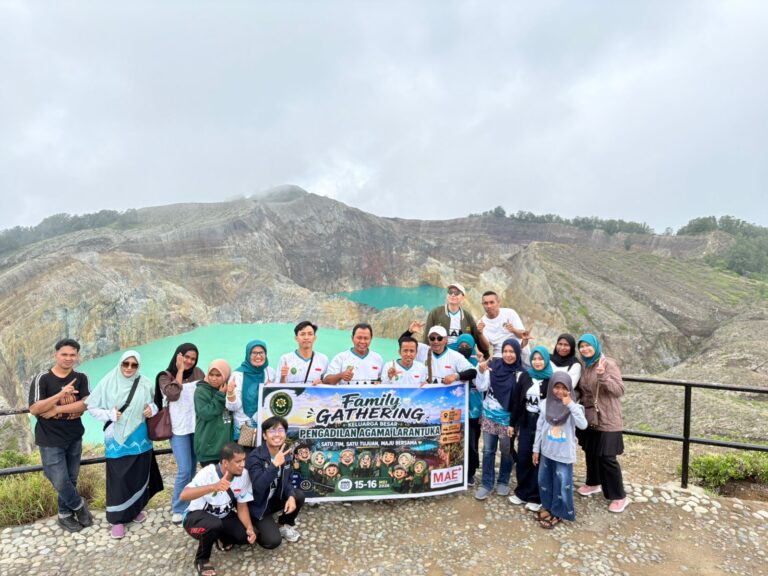 Read more about the article Kebersamaan dalam Harmoni Alam: Family Gathering Pengadilan Agama Larantuka di Kawah Kelimutu