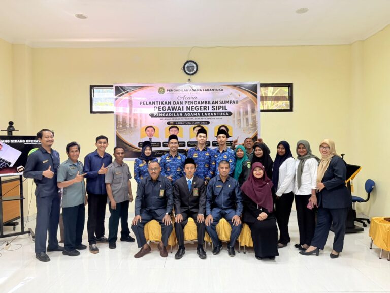Read more about the article Empat Pegawai Resmi Dilantik dan Diambil Sumpah sebagai PNS di Pengadilan Agama Larantuka