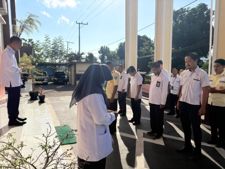 Read more about the article Wakil Ketua Tekankan Kerapian Pelayanan dan Penampilan dalam Apel Pagi