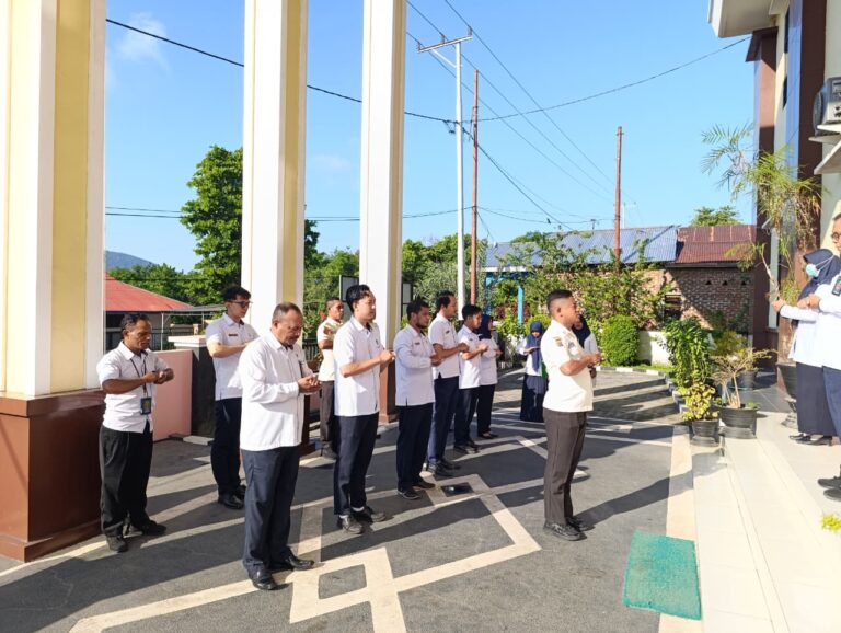 Read more about the article Semangat Senin Pagi di PA Larantuka: Jaga Integritas, Tingkatkan Kualitas Pelayanan
