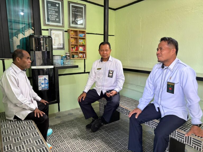 Read more about the article PA Larantuka Terima Kunjungan Benchmarking PA Maumere Terkait Inovasi Kafe Integritas