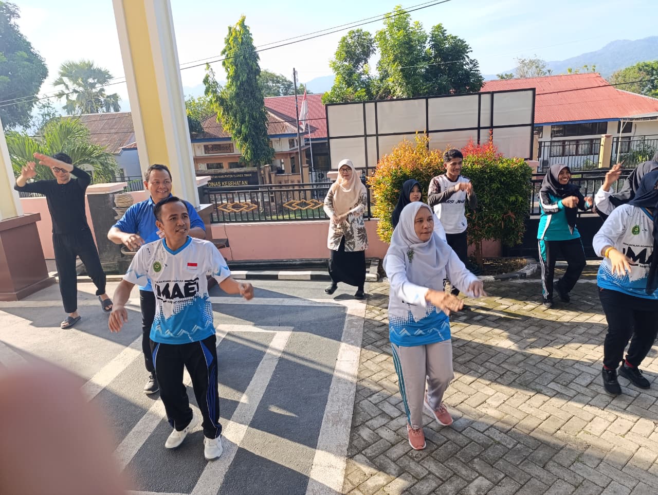 You are currently viewing Senam Pagi Bersama Pererat Kebersamaan dan Jaga Kebugaran Aparatur PA Larantuka