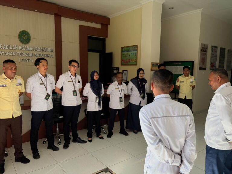 Read more about the article Wakil Ketua PA Larantuka Tekankan Budaya 5S dan Semangat Pelayanan dalam Briefing Pagi