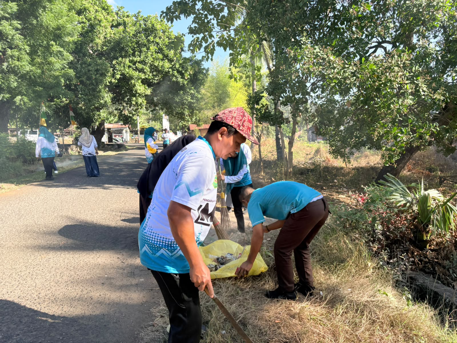 Read more about the article PA Larantuka Gelar Gotong Royong Kerja Bakti, Perkuat Semangat Kebersamaan dan Kepedulian Lingkungan