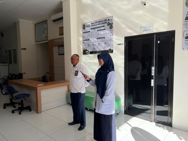 Read more about the article Briefing Pagi PTSP PA Larantuka Perkuat Pelayanan dan Keamanan