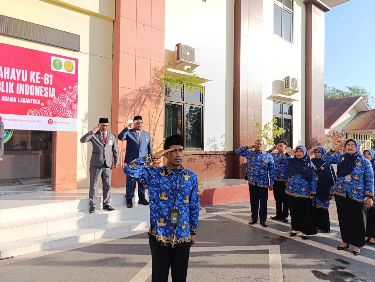 Read more about the article Semangat Persatuan dan Penghargaan Pengabdian Warnai Upacara HUT ke-81 RI di PA Larantuka