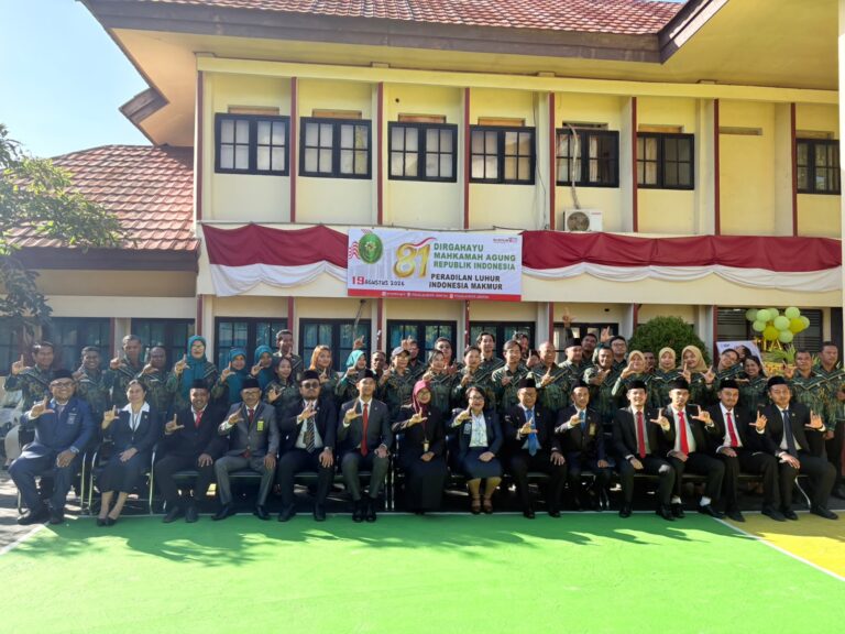 Read more about the article PA dan PN Larantuka Bersama Peringati HUT ke-81 Mahkamah Agung RI