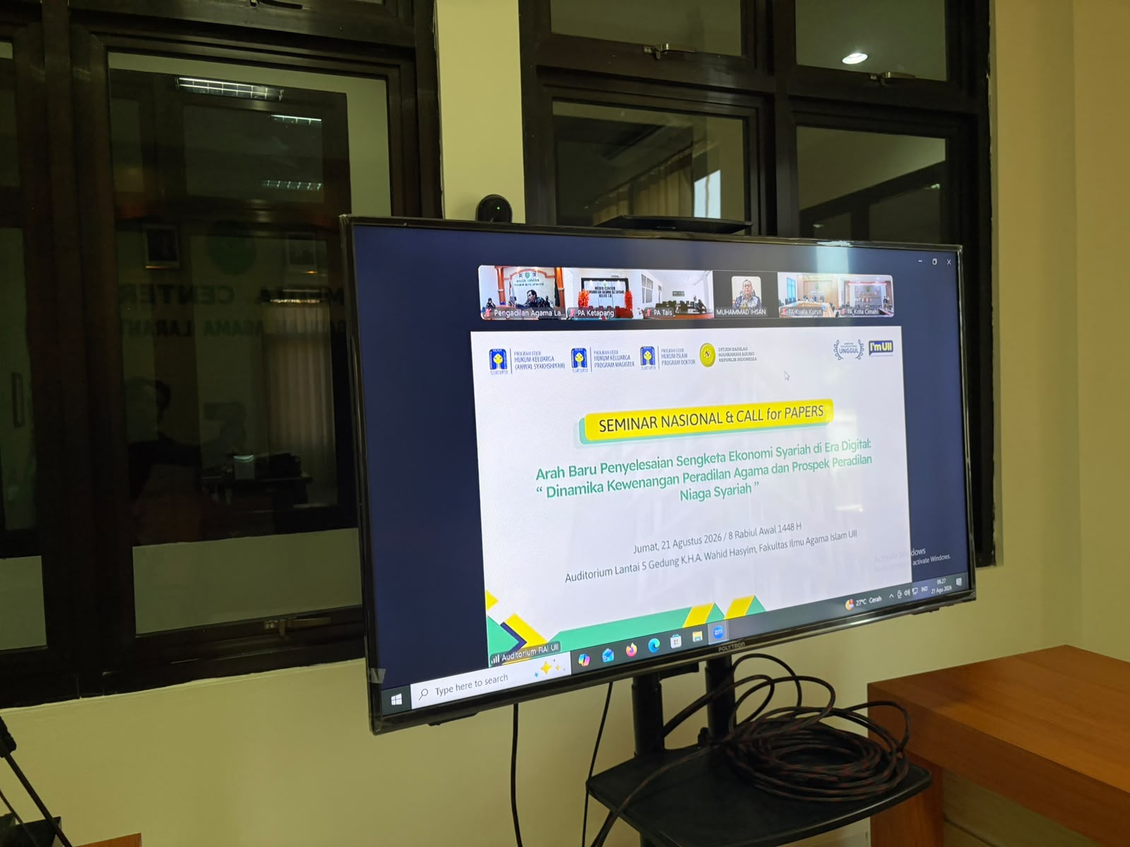 Read more about the article Gali Terobosan Hukum Terkini, Seluruh Aparatur PA Larantuka Kompak Ikuti Seminar Nasional dan Call for Papers