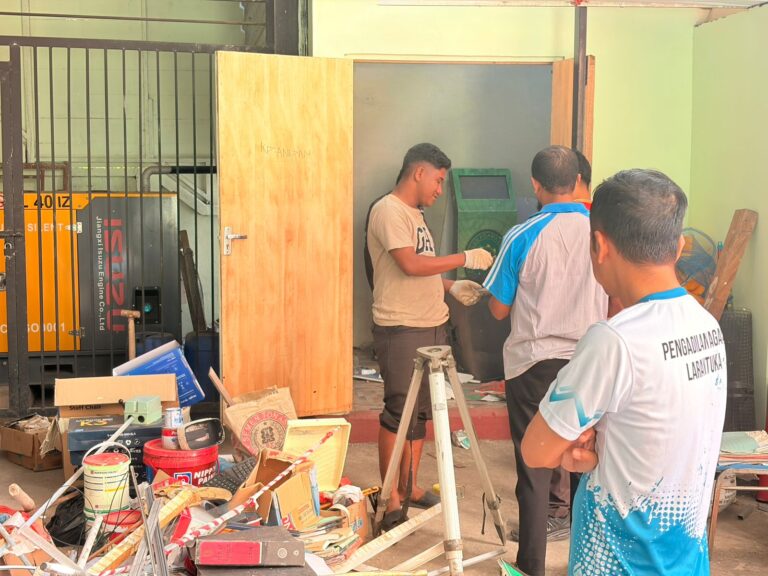 Read more about the article PA Larantuka Gotong Royong Tata Gudang, Wujudkan Lingkungan Kerja yang Lebih Tertib